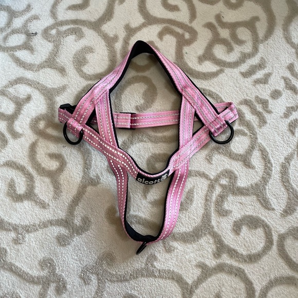 ALCOTT Reinforced Neoprene Dog Harness in Pink with Reflective Stitching - Picture 4 of 10
